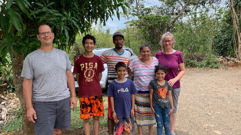 Anita, Oscar, Wilmer, Tatiana & Brayan