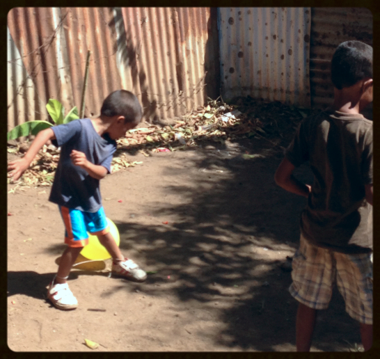 Joes playing a game called Ballon Stomp